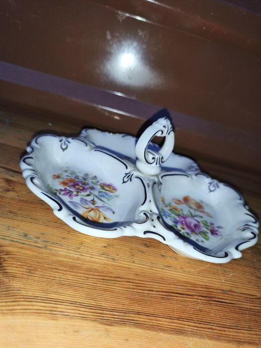 Porcelanowa trójdzielna patera ( kabaret)