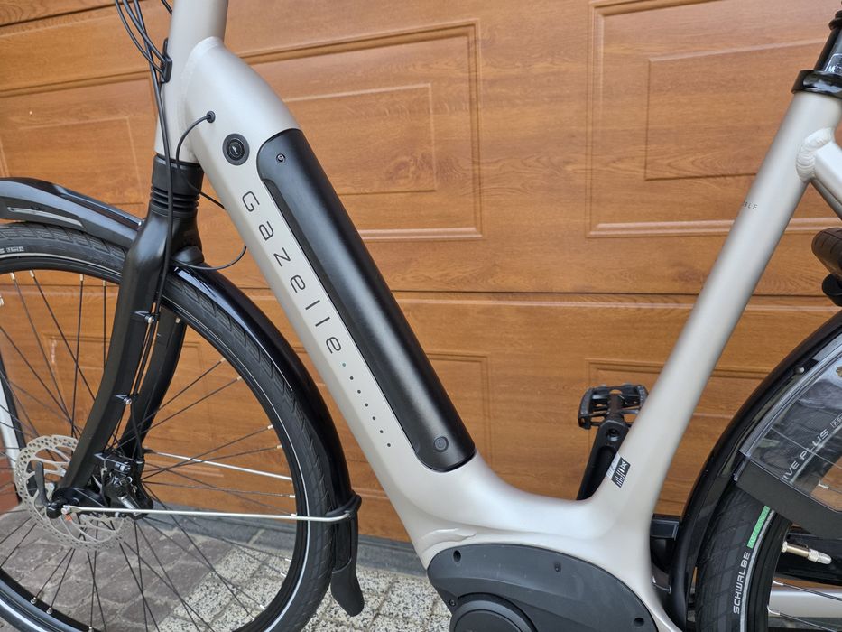 Rower Elektryczny Gazelle Grenoble C8 Bosch Smart 53 57 61 Szampanowy