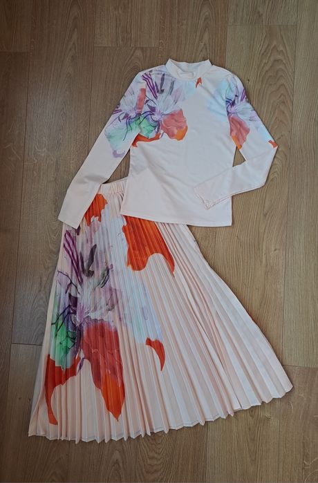 Нарядный костюм/ддинная юбка и нарядная кофта блузка с длинным рукавом