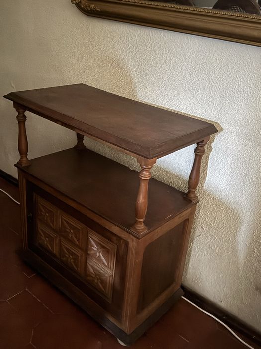 Movel de suporte para televisao e outros