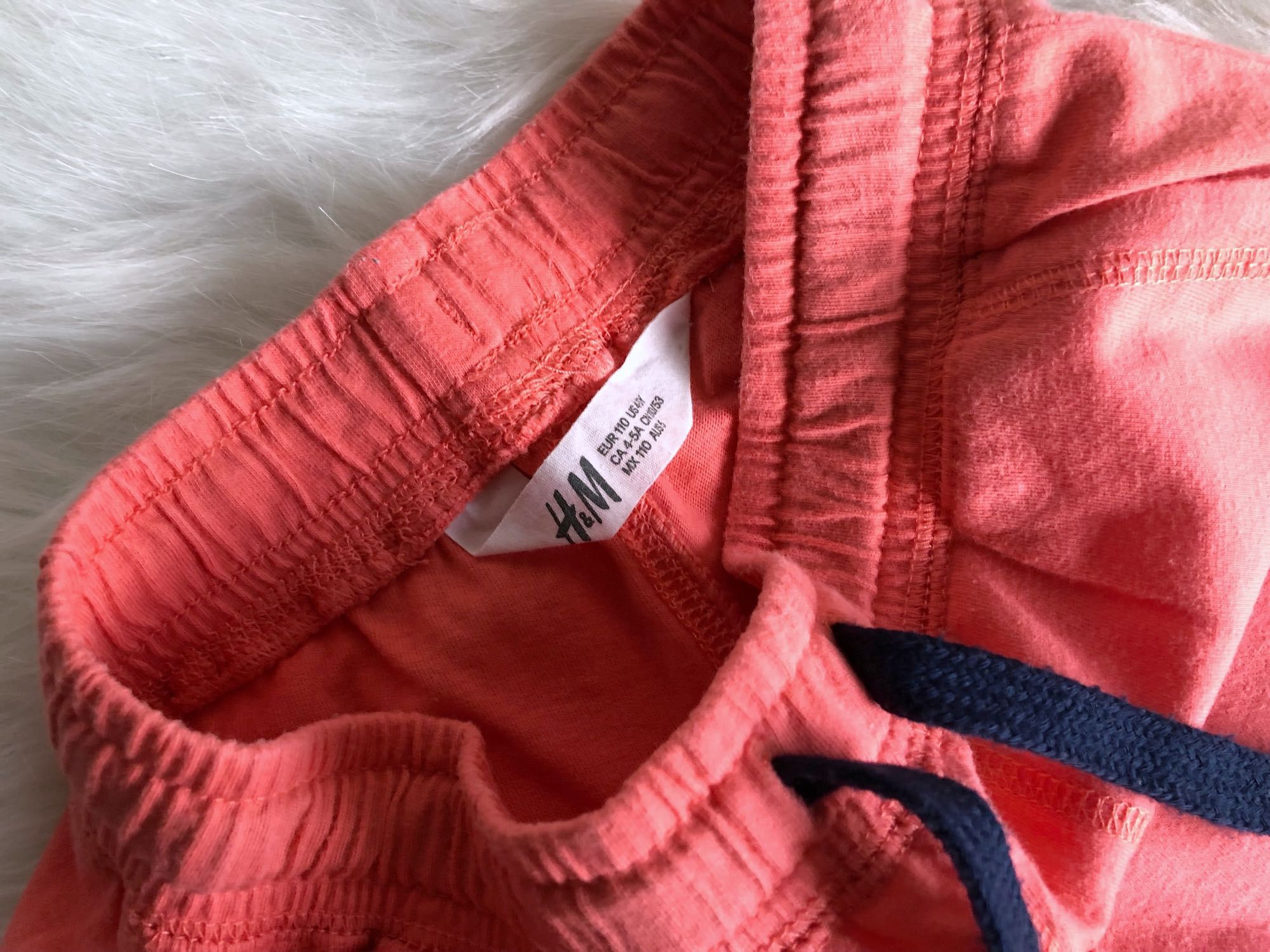 H&M lekkie koralowe szorty rozm. 110