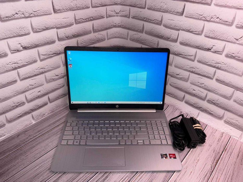 HP 15-ef2126wm | Ryzen 5 5500u | 8GB Ram | 256GB SSD