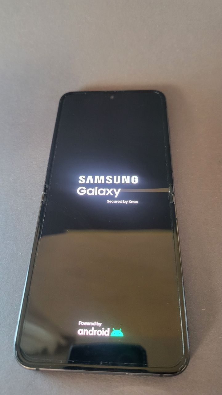 02 Samsung FLIP 5 256 gb Snapdragon гарний стан зовні Нюанс з дисплеєм