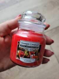 Świeca tradycyjna parafinowa Berry Mint Martini Yankee Candle