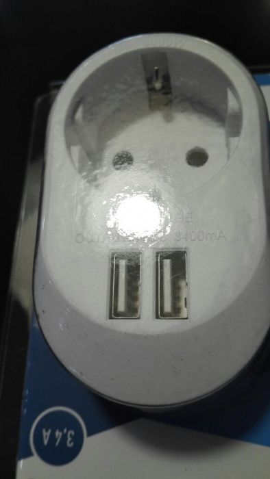 Contador de Consumos de Electricidade e um outro Carregadores USB