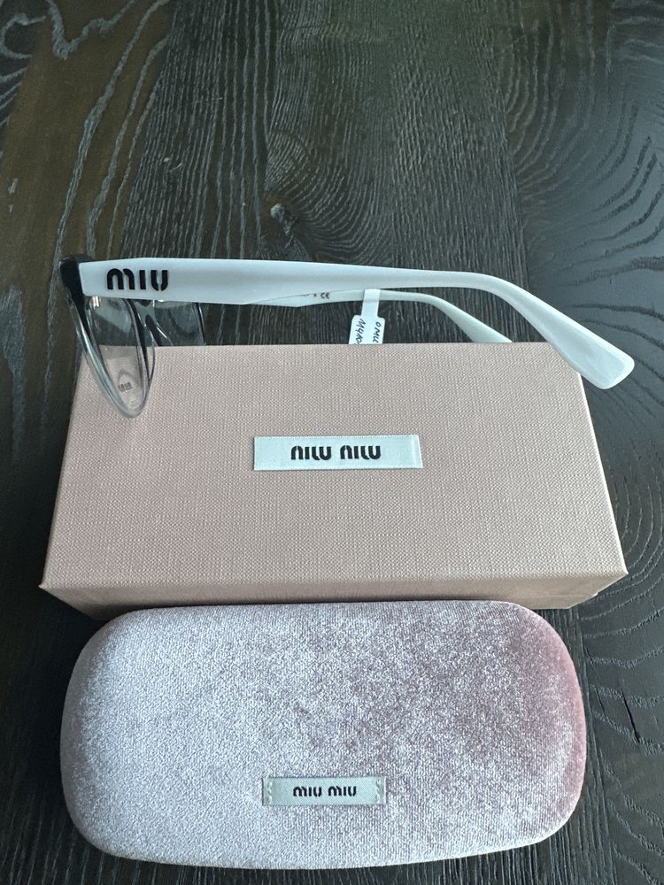 Okulary korekcyjne marki Miu Miu MU 04RV col. 114101