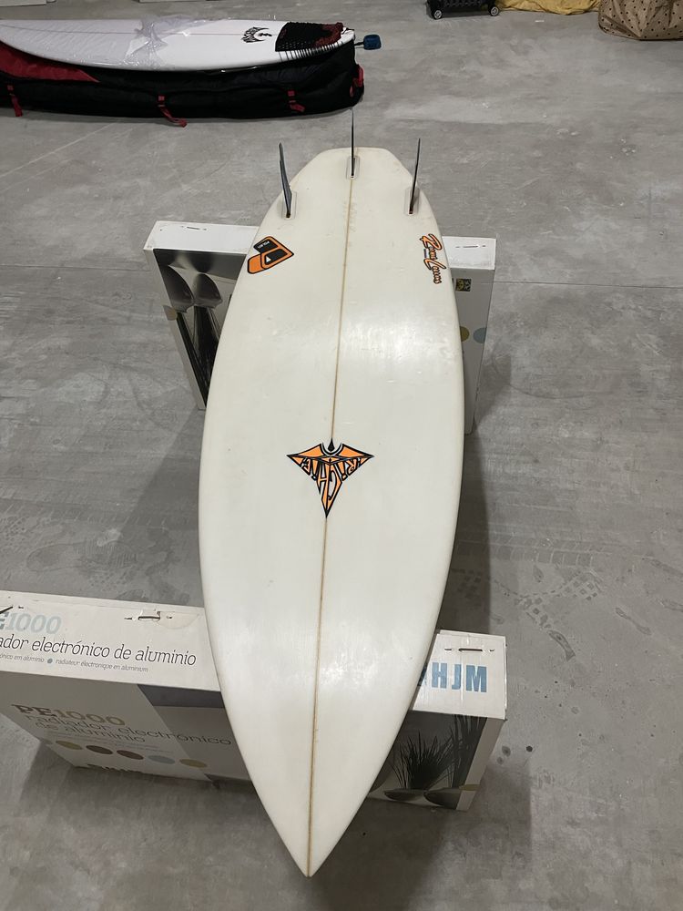 Vendo prancha de surf polen 5’10
