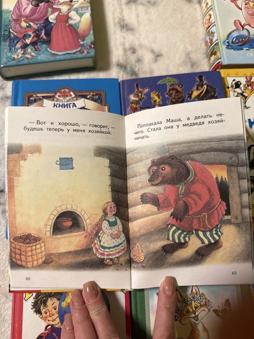 Комплект книжок зменшеного нформату, з яскравими ілюстраціями