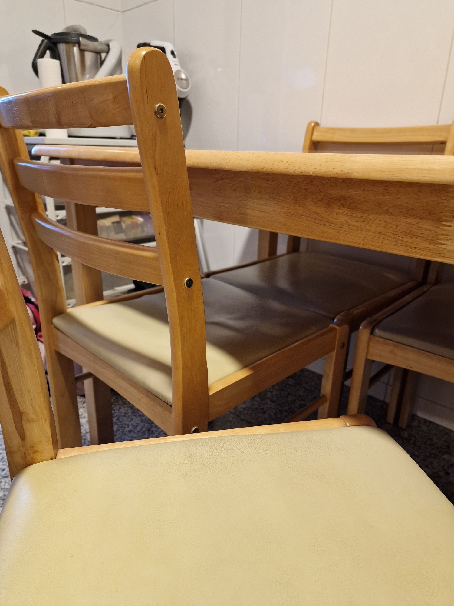 Conjunto mesa + 4 cadeiras Madeira