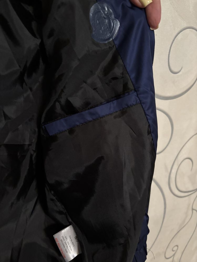 Вітровка Moncler з капюшоном 6/7 років