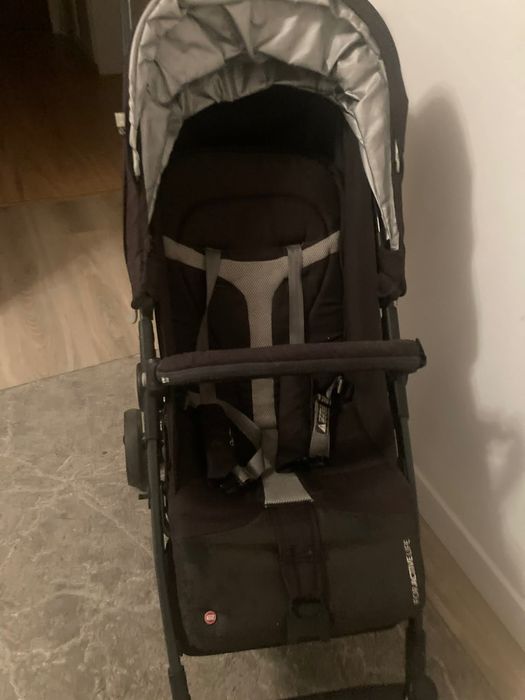 Wózek dziecięcy typu spacerówka