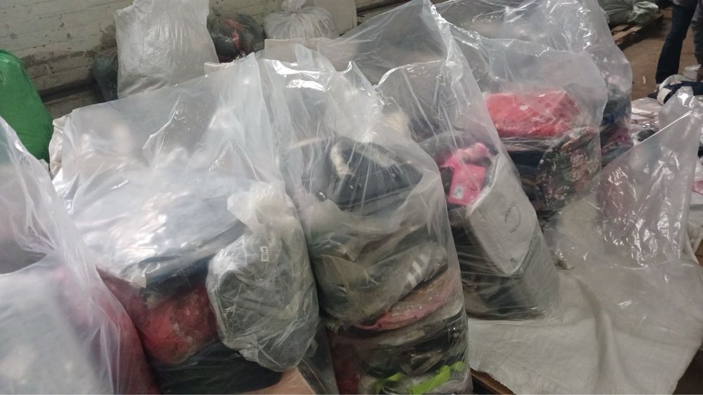 Продаж сумок та рюкзаків