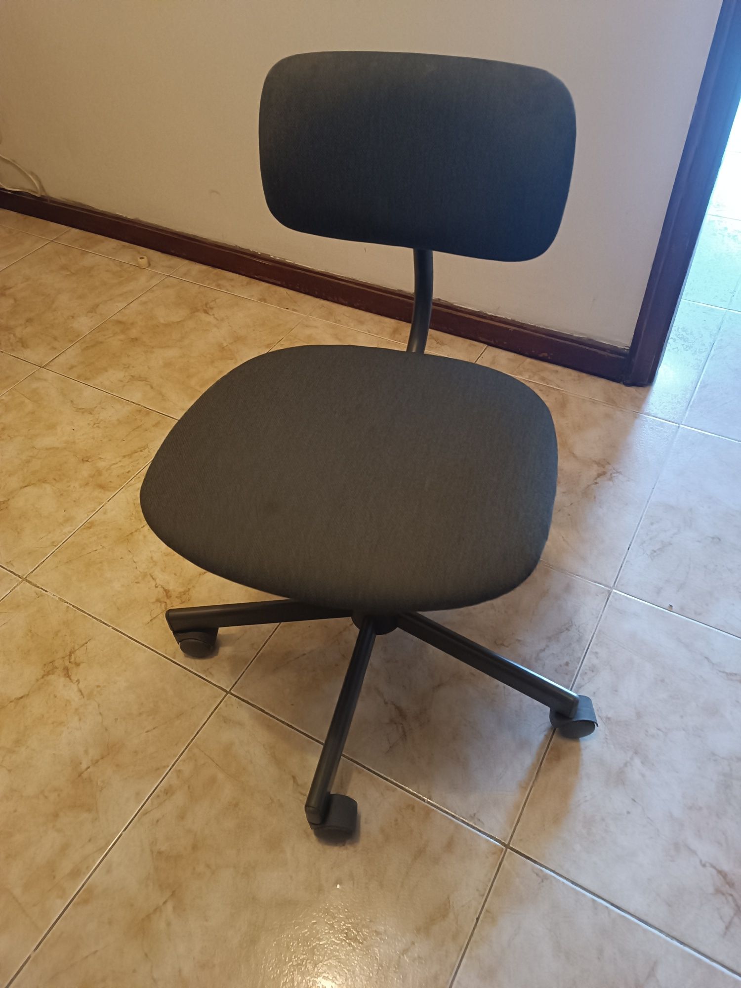Cadeira de Escritório cinzenta