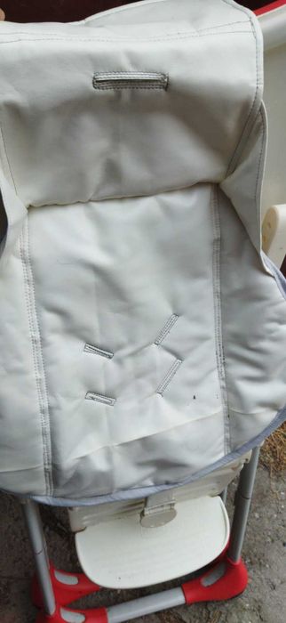 Дитяче крісло та прогулянкова коляска