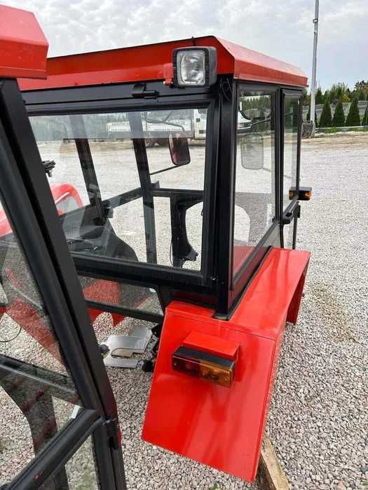 Kabina ciągnikowa z błotnikami C-330 C-360 do ciągnika DOSTAWA