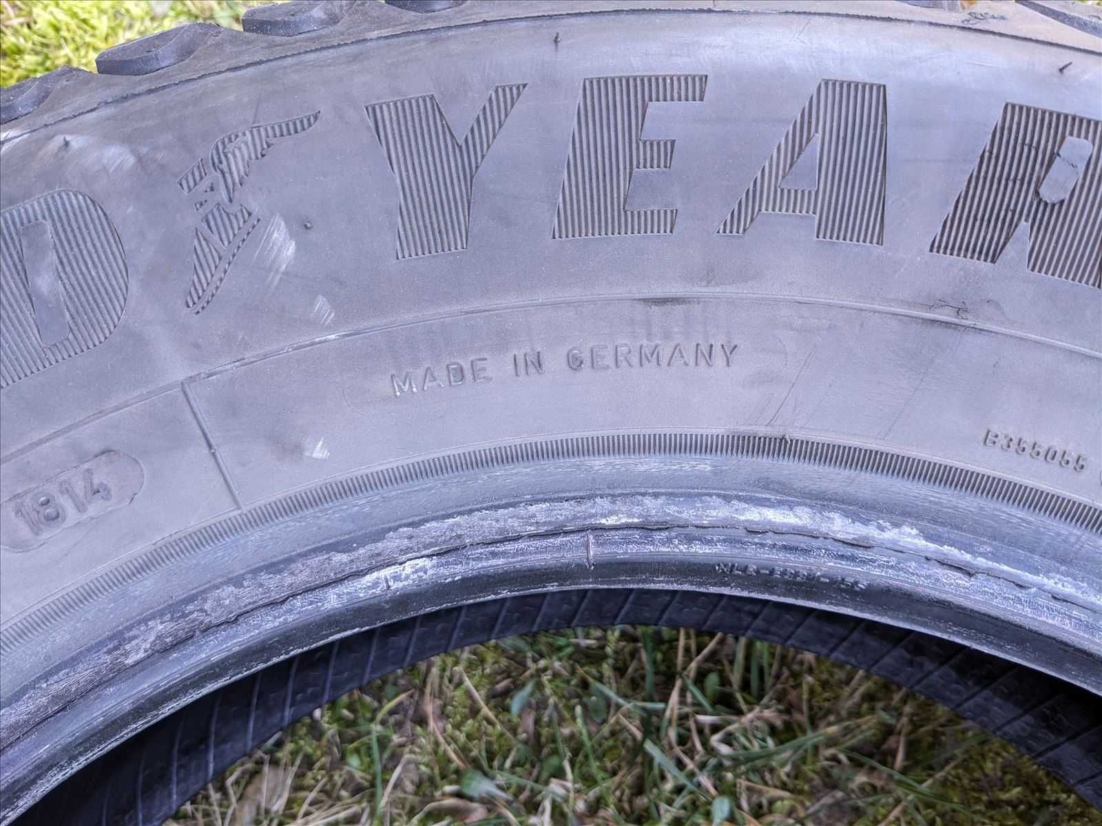 Шини зимові 215 65 16 Goodyear