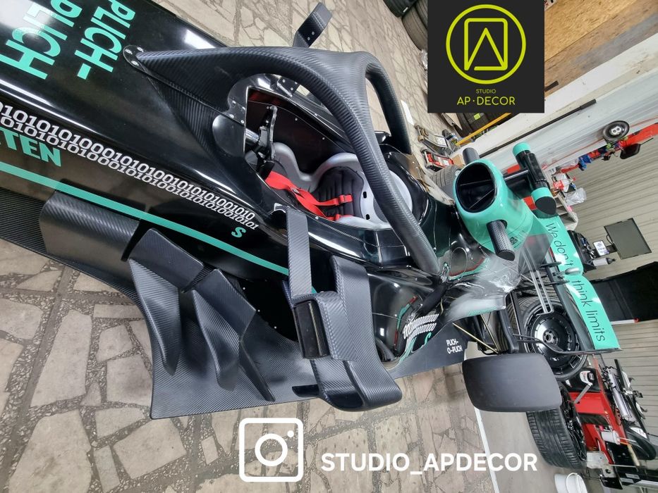 Артоб’єкт “Болід Формули 1” у реальному розмірі | STUDIO AP·DECOR