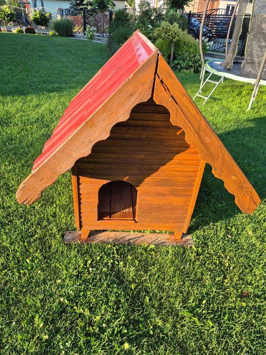 Buda z drewna ocieplana w środku