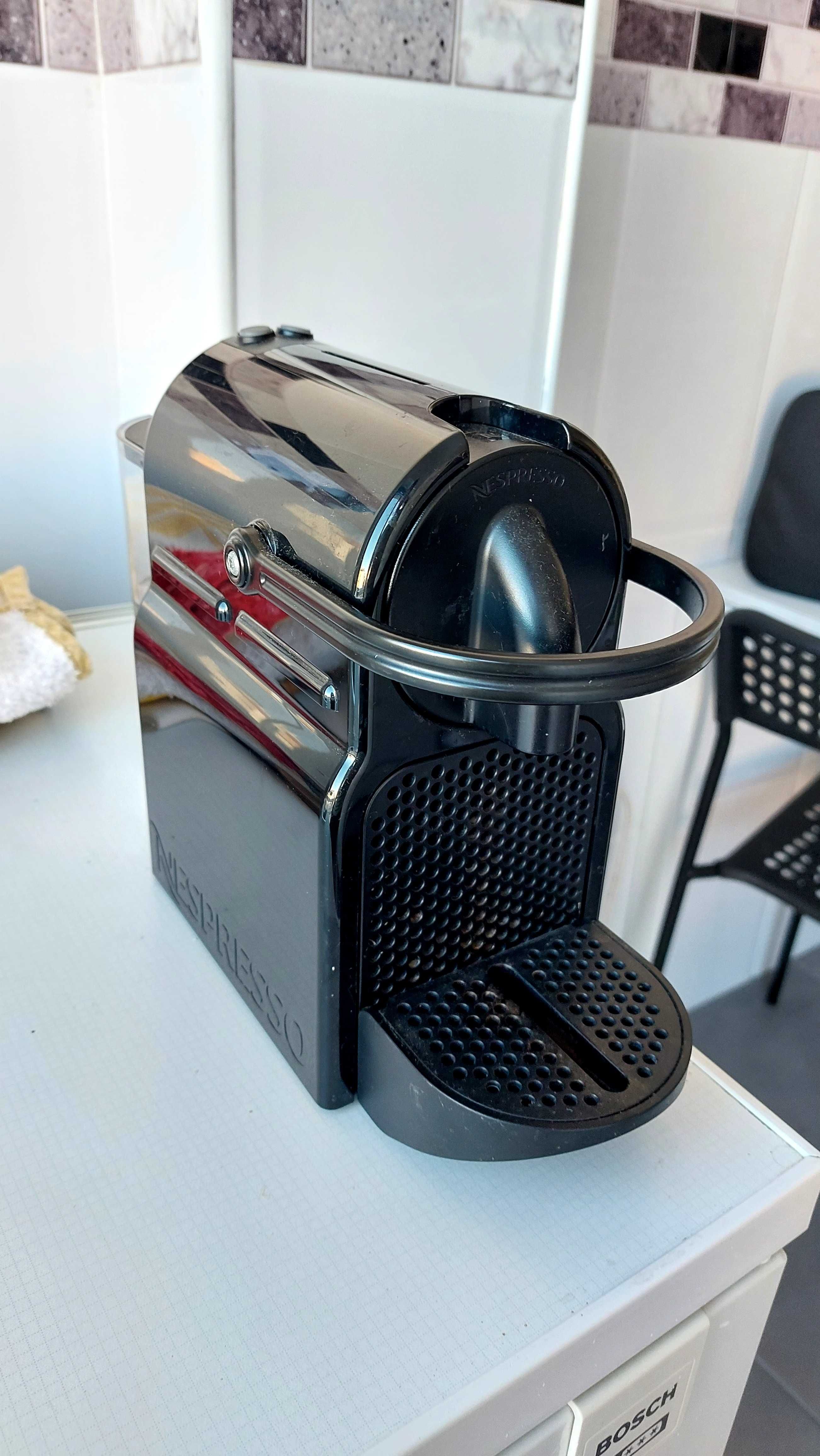 Máquina Nespresso - modelo Inissia