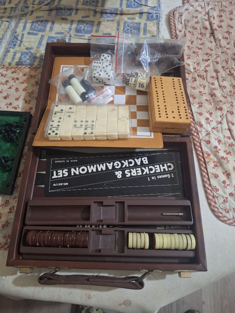 Jogo de mesa com varios jogos