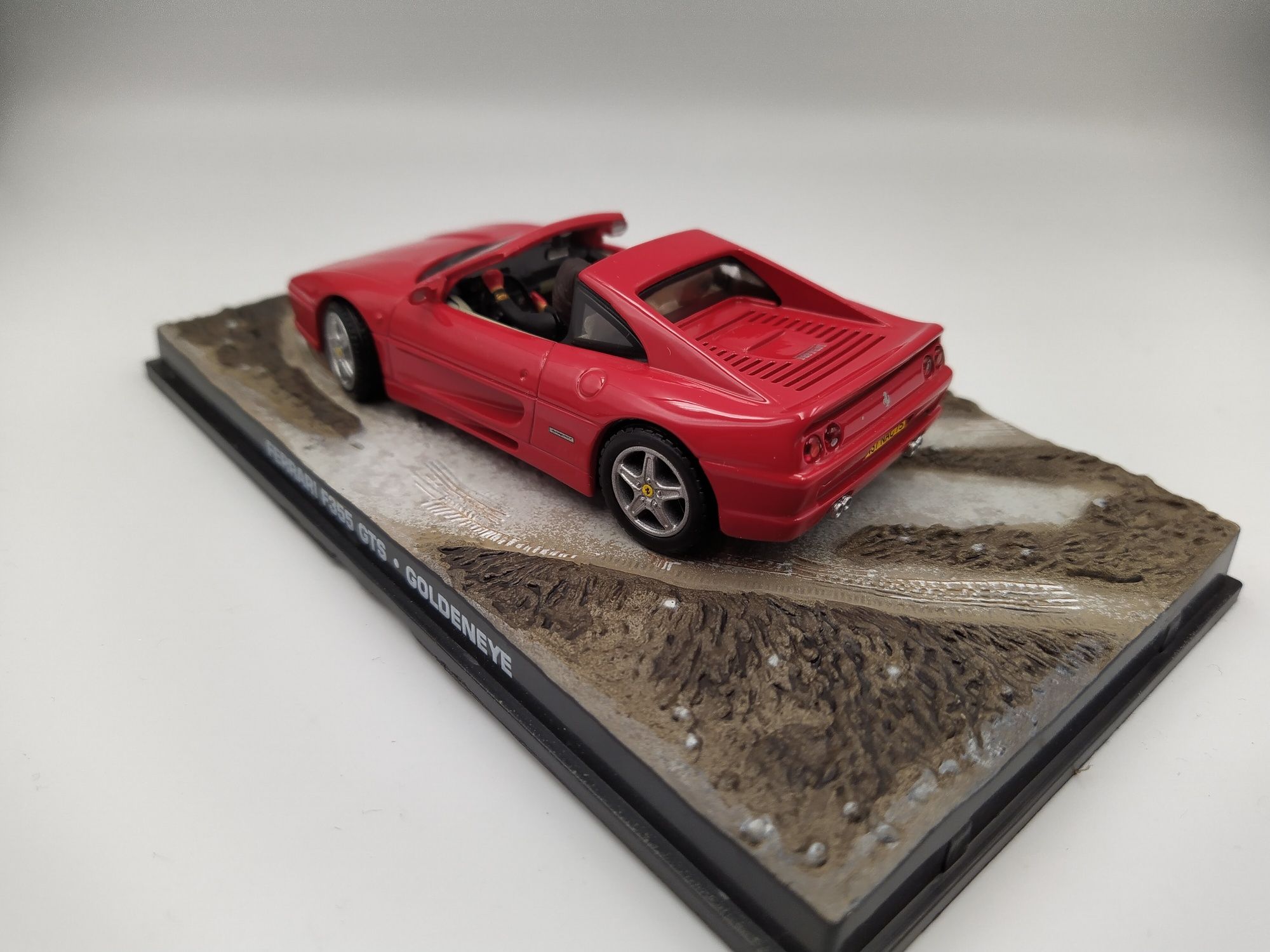 Ferrari F355 GTS Goldeneye James Bond Eaglemoss 1:43