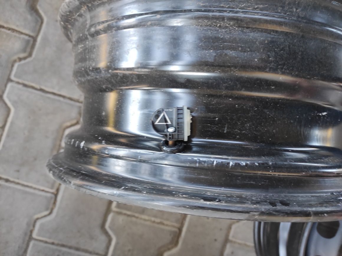 Felgi stalowe 6x15 cali 4x108 ET45 63.4 Ford Fiesta czujniki TPMS#4405