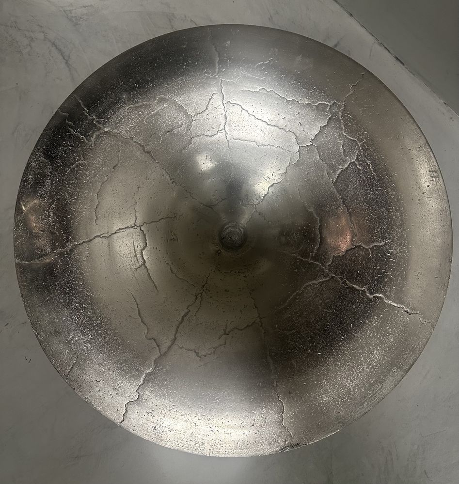 Peça de Decoração – Centro de Mesa em metal com Design Contemporâneo