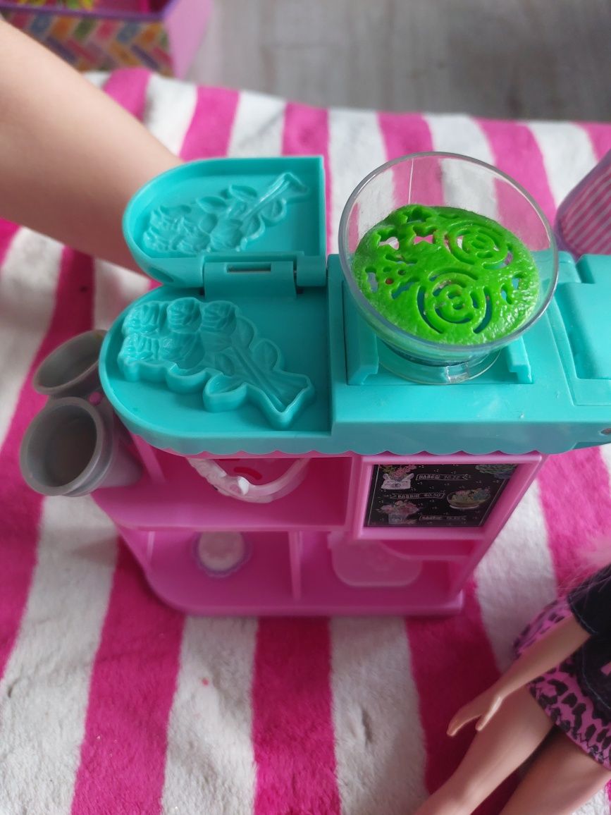 Zestaw Oryginalnych Barbie + kwiaciarniach play doh