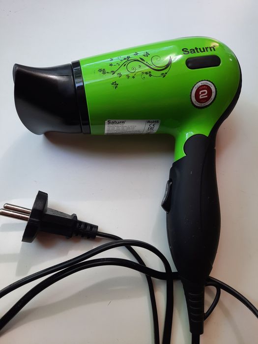 Мощный фен Saturn складной