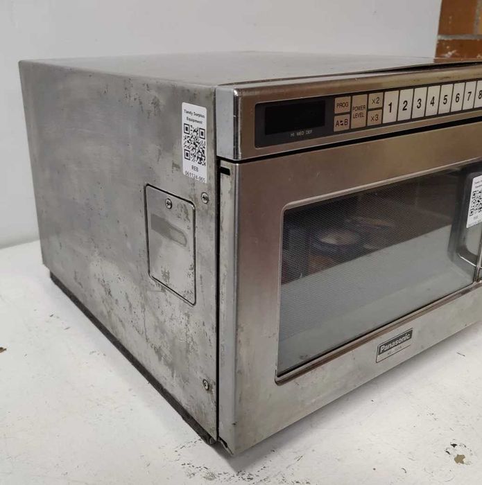Panasonic 1.3 cubic foot 1200 watt microwave oven, used.