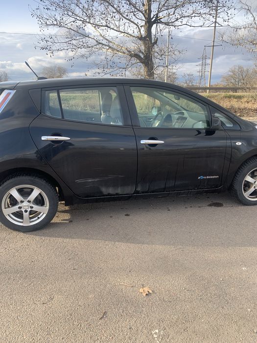 Продам nissan leaf