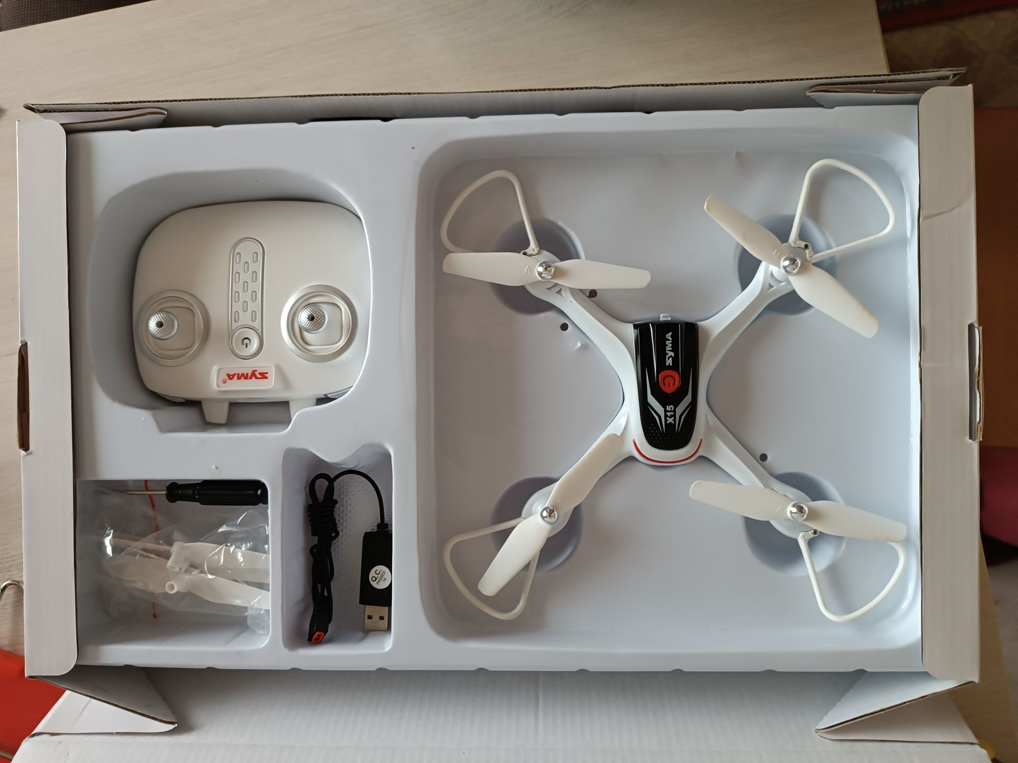 квадрокоптер syma x15