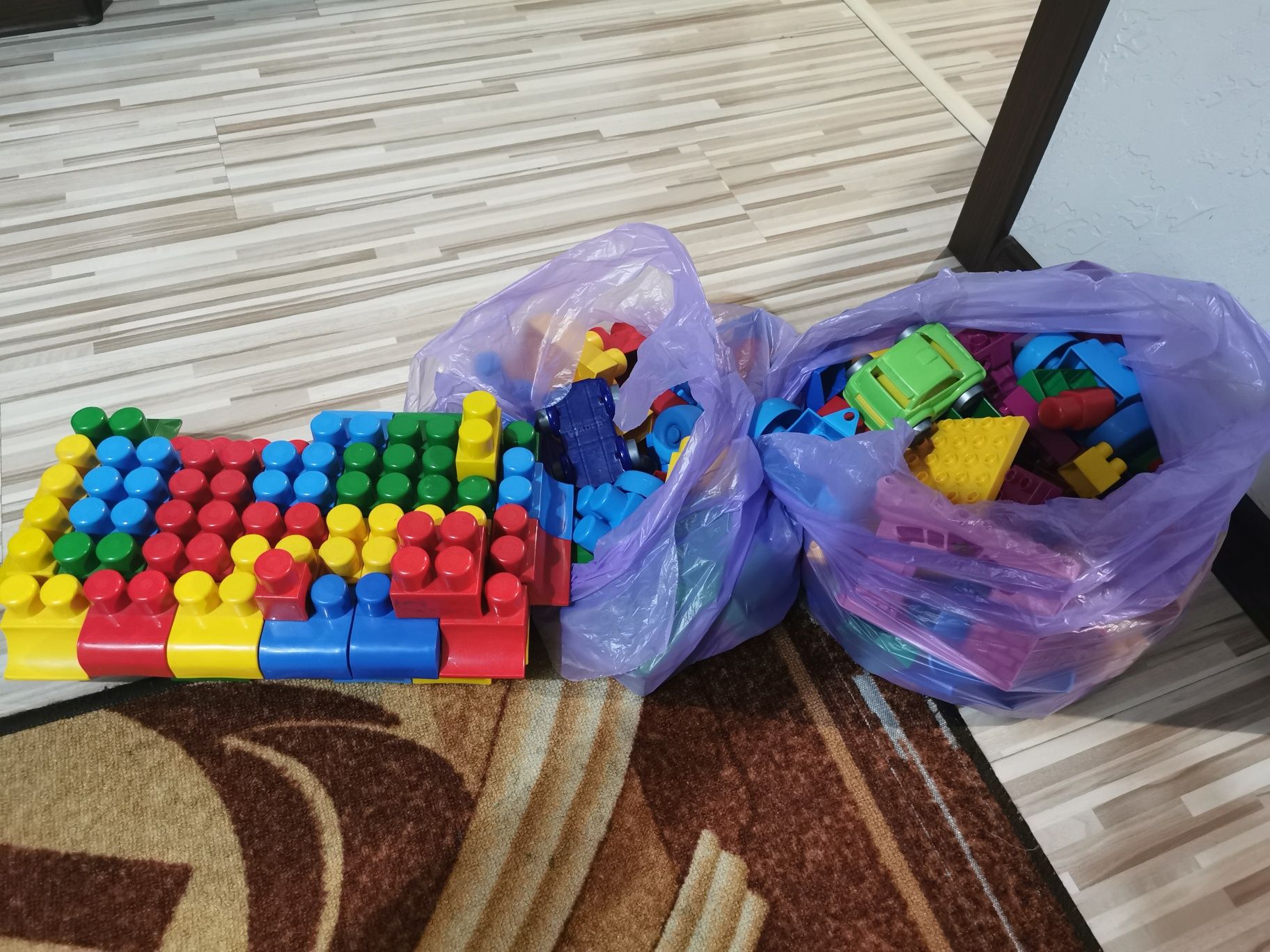 Klocki z wadera i inne dwa worki klocków