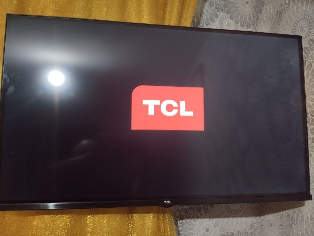 Продам смарт телевізор  андроїд  TCL32S615 .4к