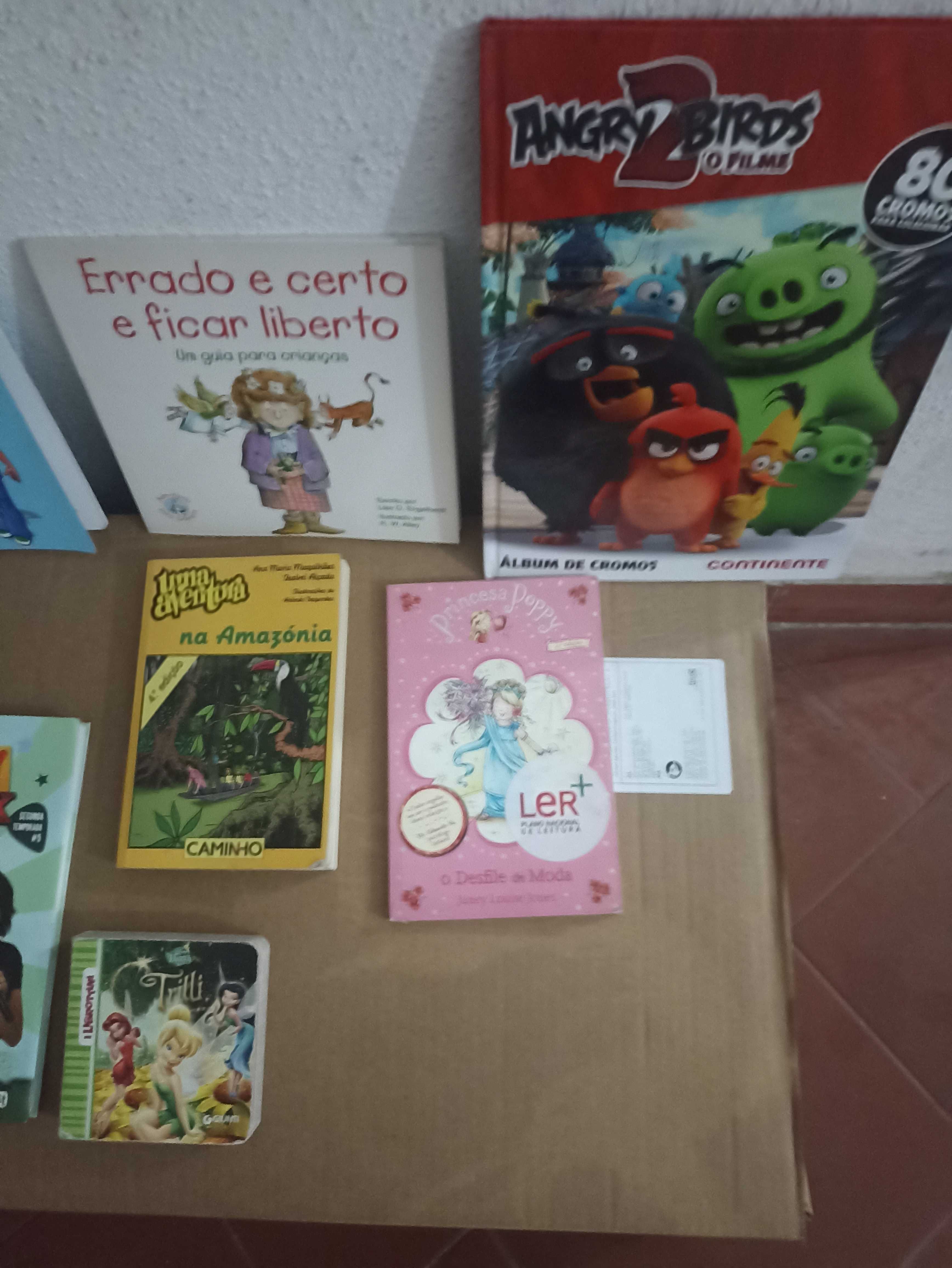 Livros infantis variados