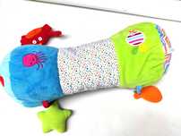 Nuby wałek poduszka gryzak grzechotka lusterko 43 cm