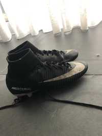 Chuteiras bota Nike, (piso - artificial grass), n.º 39