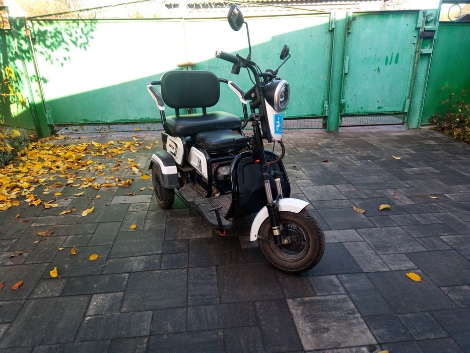Трицикл електричний,електроскутер