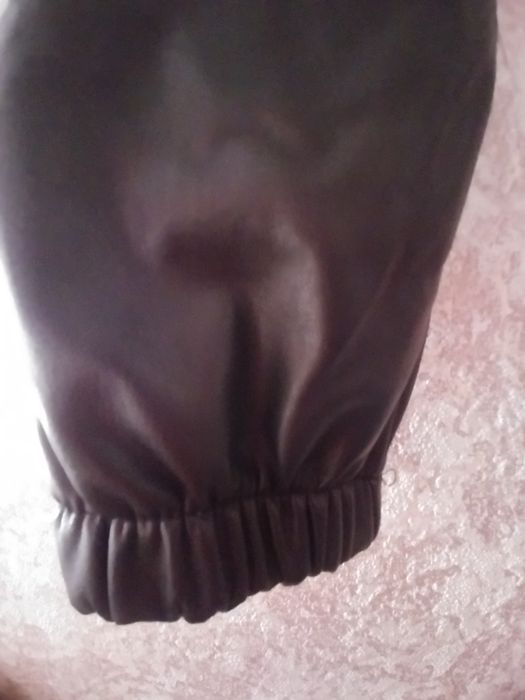 Кожаные джогеры штаны на резинке брюки спортивные