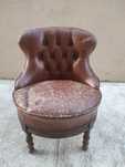 Pequeno cadeirão para restauro