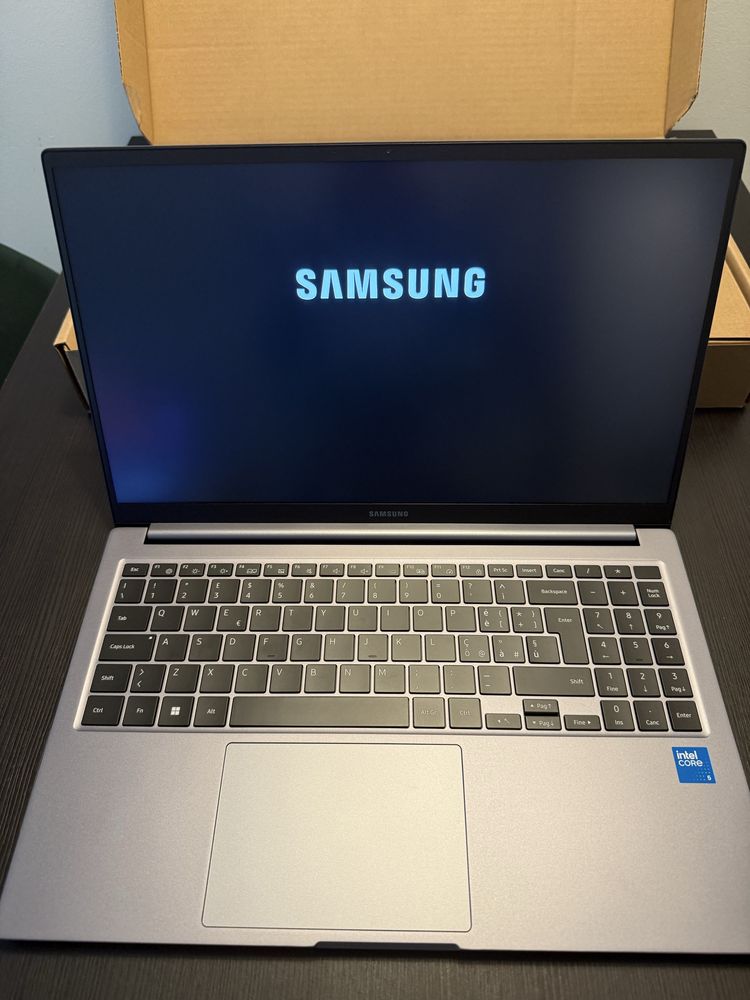 Samsung Galaxy Book4 16/512gb Core i5 15.6" СТАН НОВОГО! 4 цикли заряд