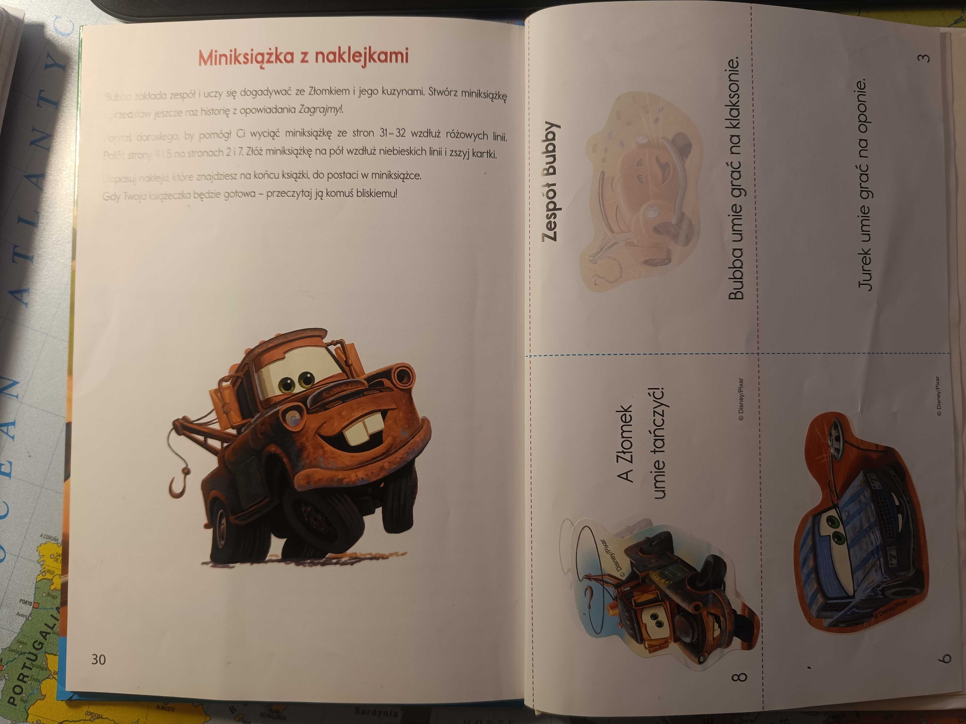 Książeczka z serii Disney uczy z bohaterami bajki Auta "Zagrajmy"