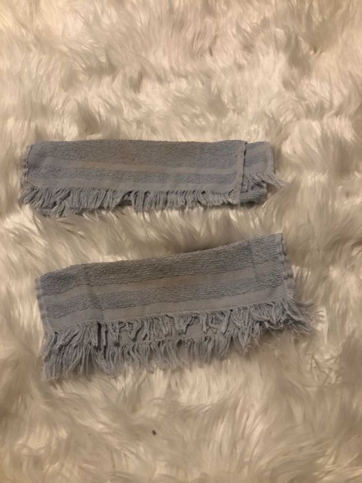 2 toalhas azuis de maos