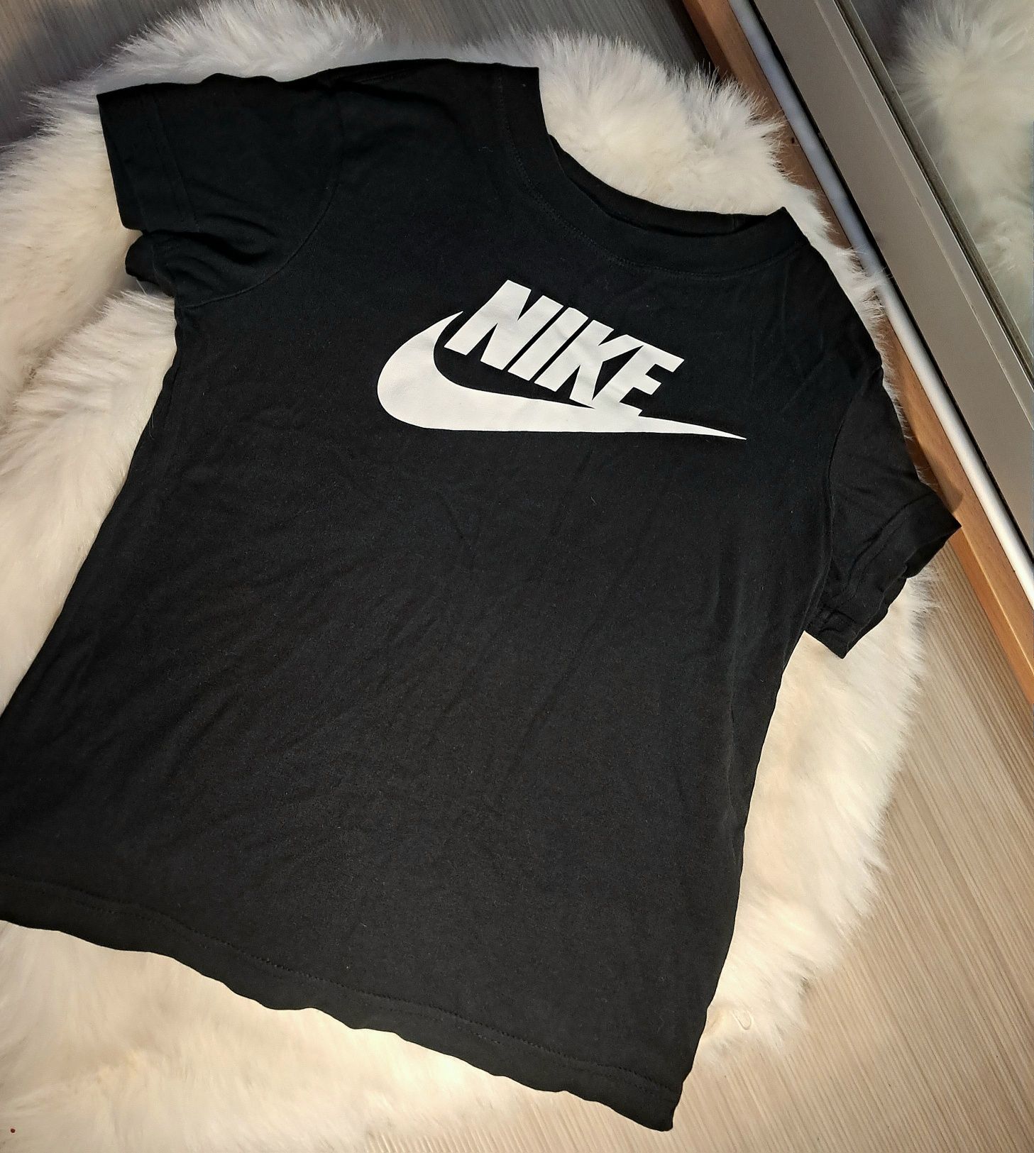 Женская футболка Nike