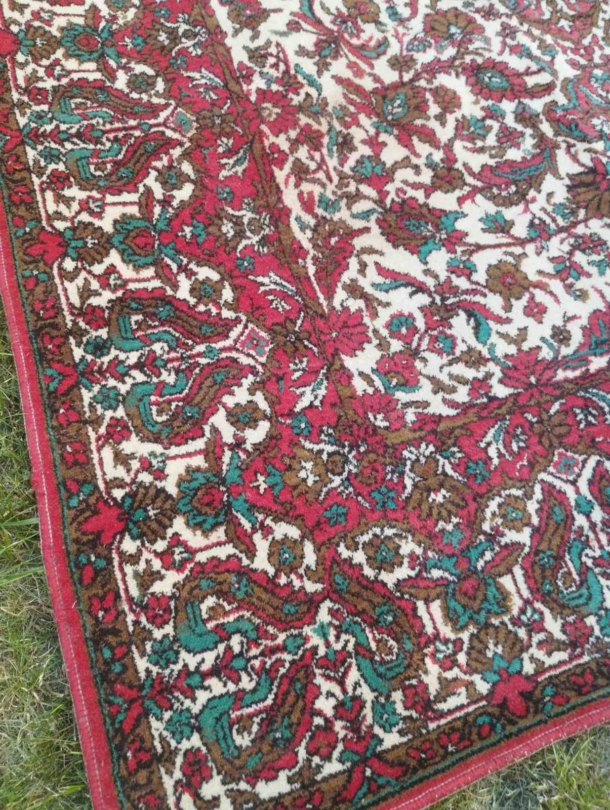 Килим в кімнатну