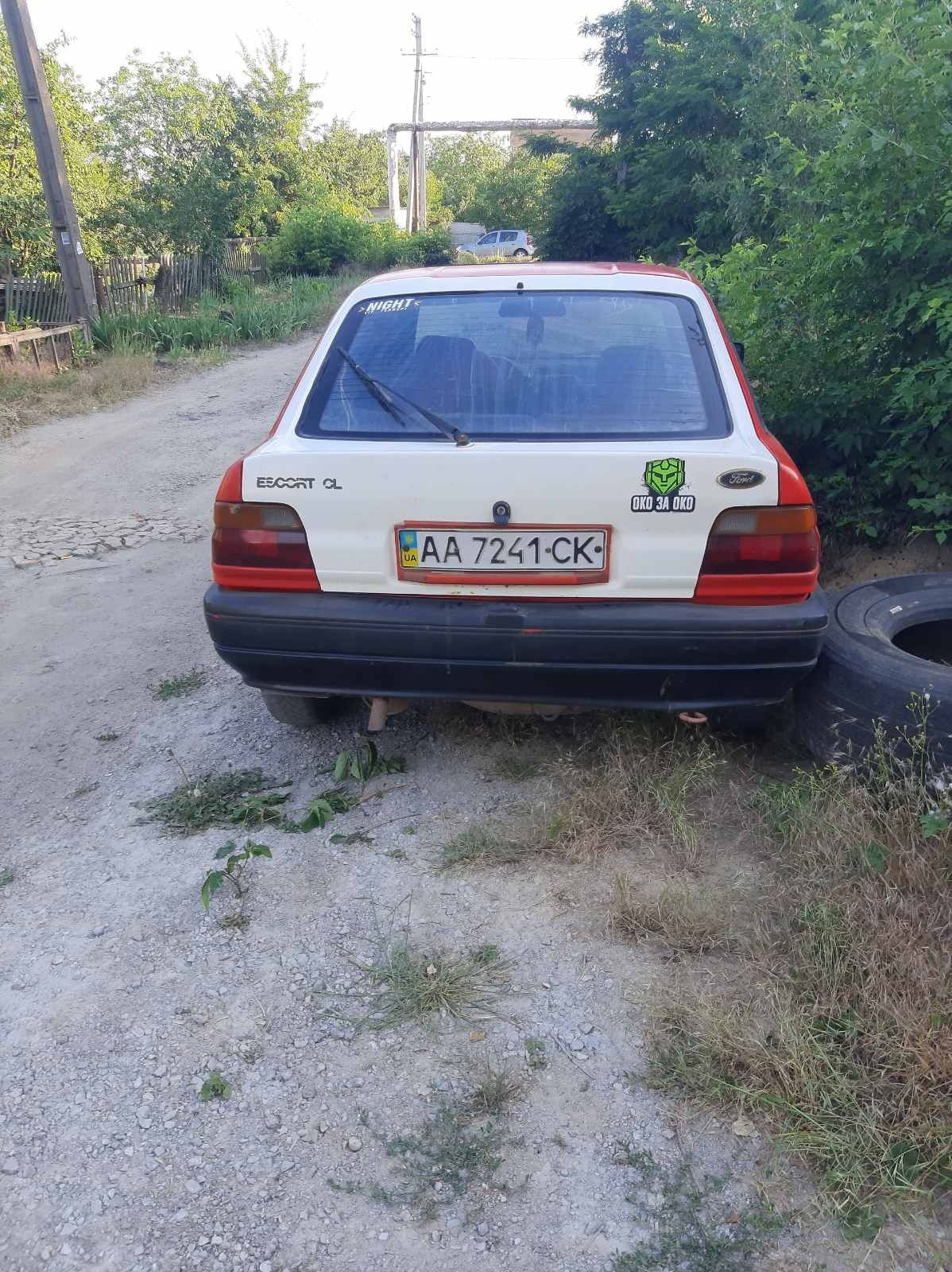 Автомобіль Форт ескорт
