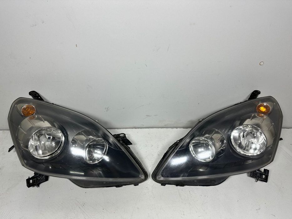 Opel zafira b  lampy kompletne lewa prawa cana za 1 st