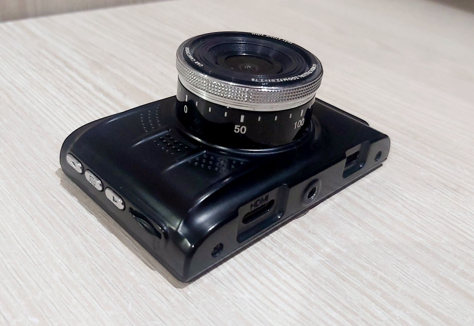 Видеорегистратор Eplutus DVR 916 5Мп Идеальное состояние.