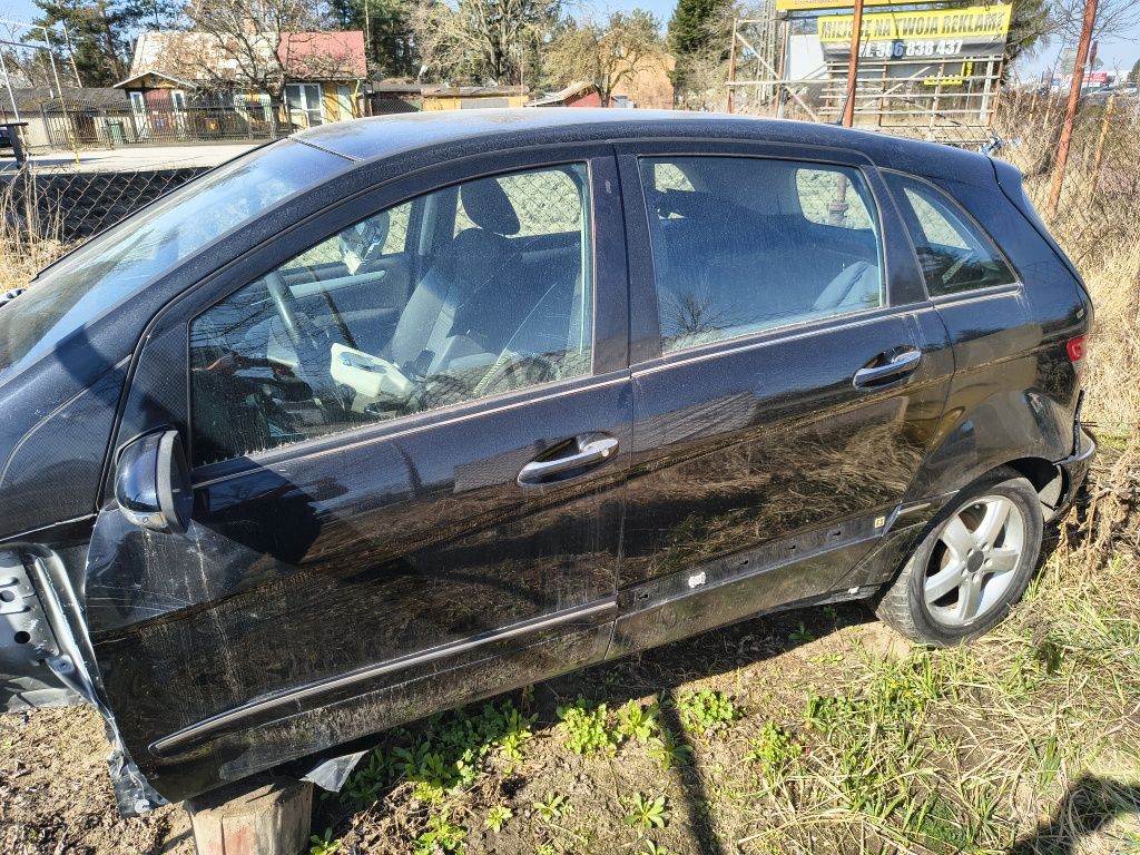 Mercedes B Clasa, Cały lub części