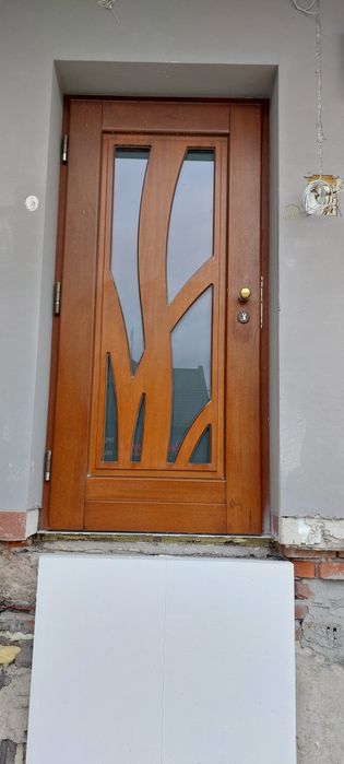 Drzwi zewnętrzne drewno